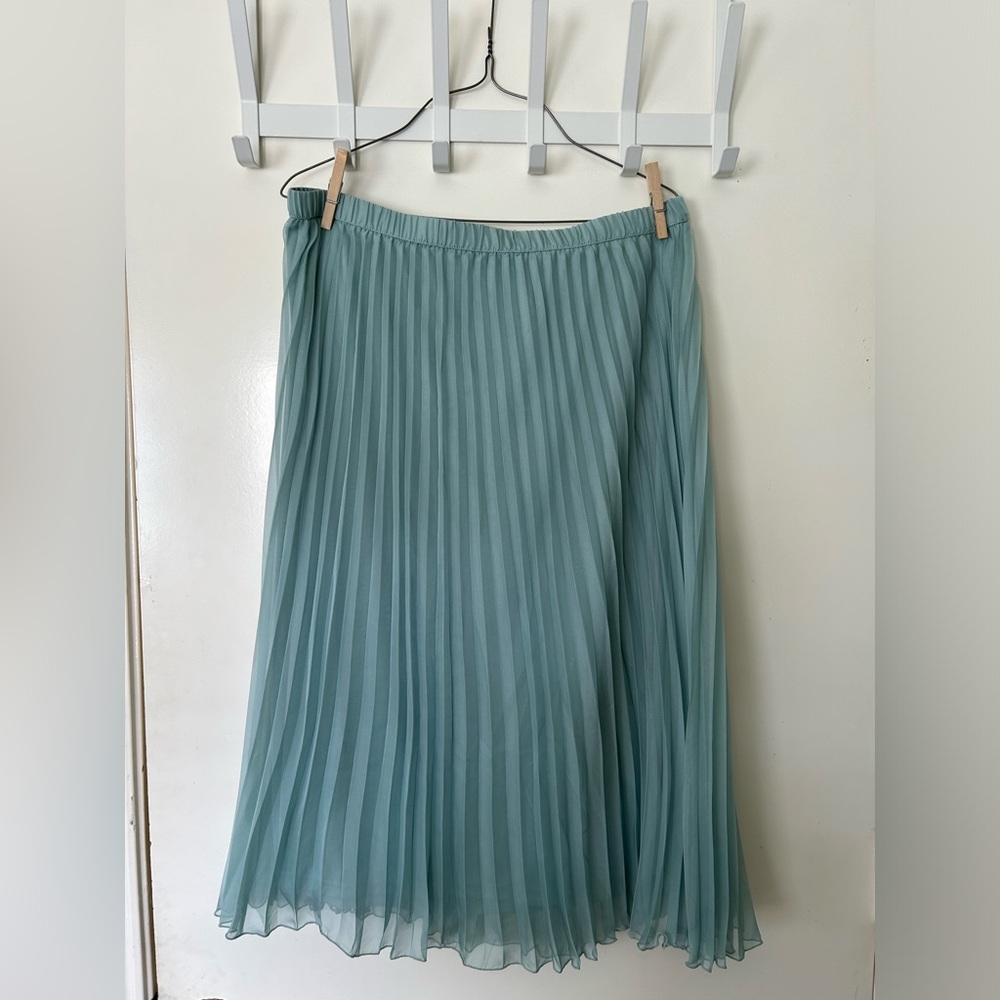 Divided H&M Pleated Skirt